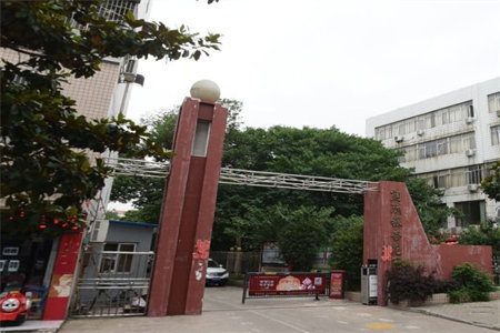 城西崇实花园3室2厅1卫109m2简单装修